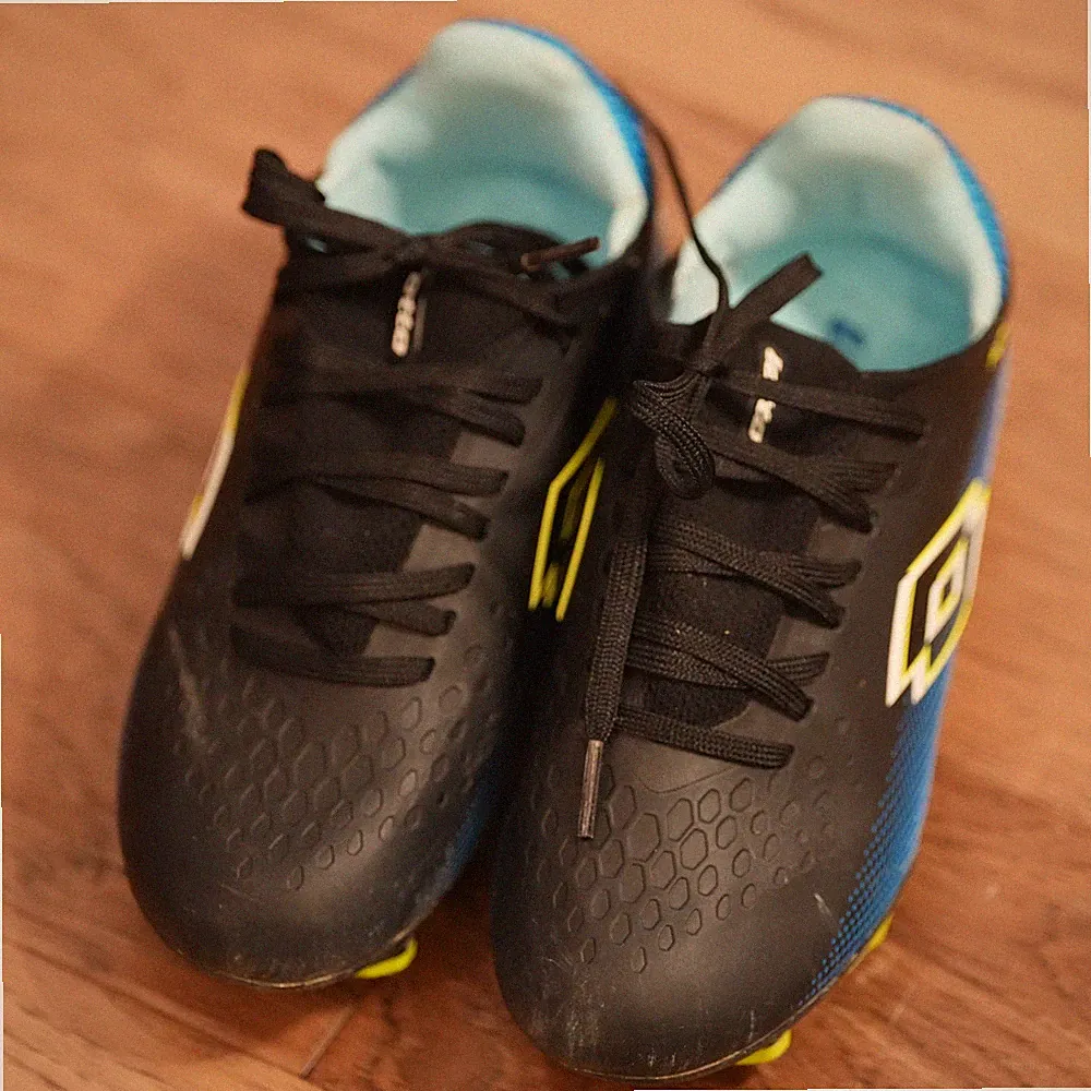 Lotto Little Kids Soccer Cleats - Blue/Black - Size 1
