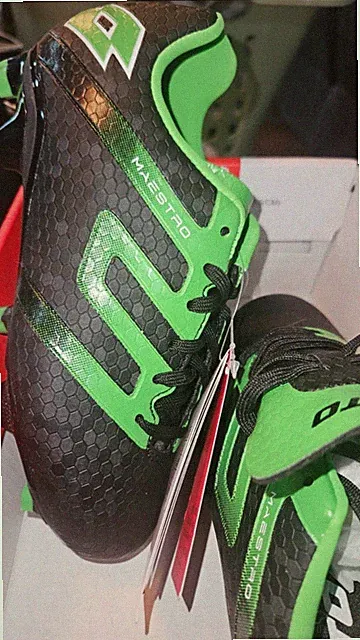 Lotto Maestro JR Kids Soccer Cleats Black and Green 2.5 NIB
