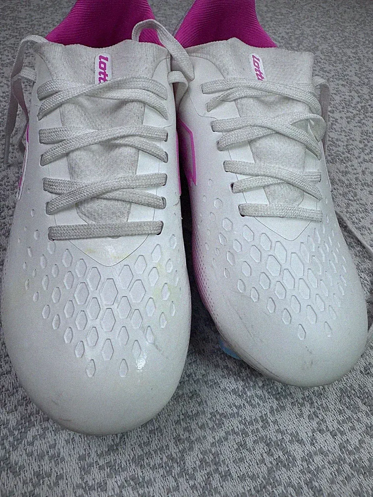 Lotto Roma 500 Youth Soccer Cleats Size 1 White Pink Silver Soccer Shoes Girls