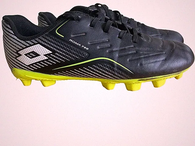 Lotto Roma 700 Cleat Kids Size 5 Black with Green Outdoor Soccer Slightly Used