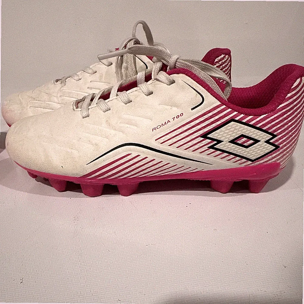 Lotto Roma 700 Soccer Cleats Girls Pink/White Size 13K With Shin Guards-Pink