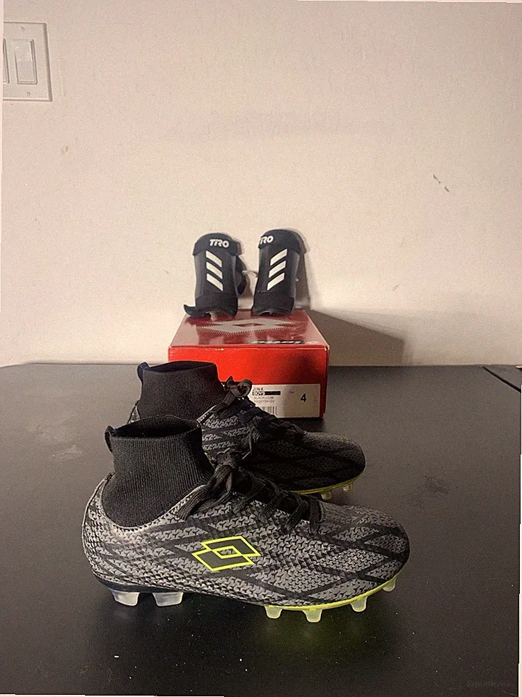 Lotto Soccer Cleats Jinx Black Combo Boys Size 4