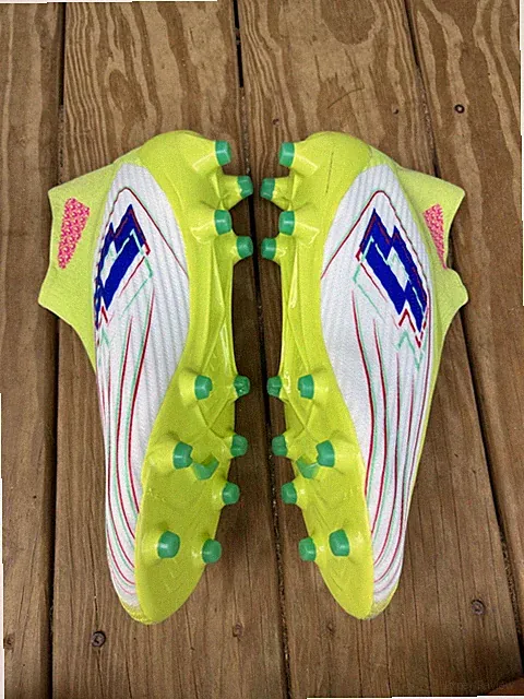 Lotto Solista 100 firm ground soccer cleats