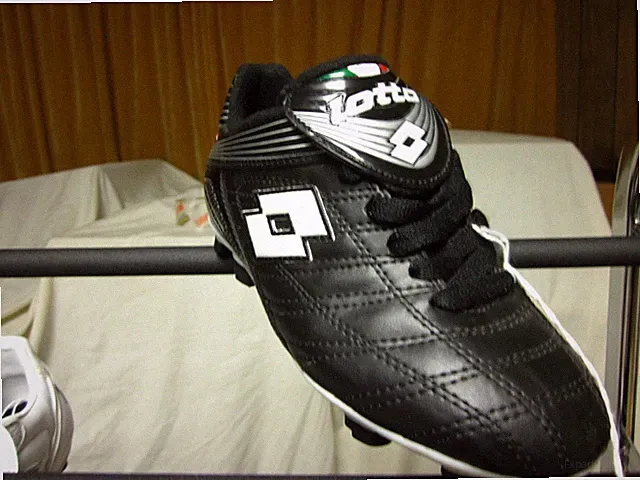 Lotto Stadio Azzuri Youth Soccer Cleats Black/White & also in White Medium(D,M)