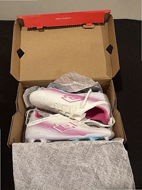 LOTTO Youth Cleats SZ 2.5 White/Pink