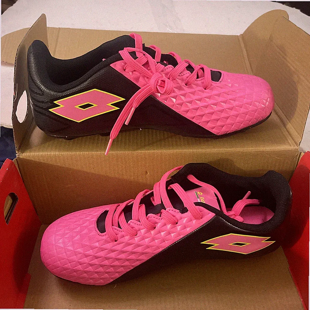 Lotto Youth Soccer Cleats Forza Elite II Pink/Black Size 7.5 Girls New In Box