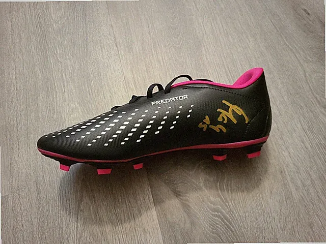 Mats Hummels Signed Cleat