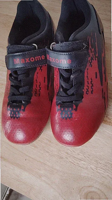 Maxome Youth Soccer Cleats Red/Black Hook & Loop Strap EU 32 Footwear