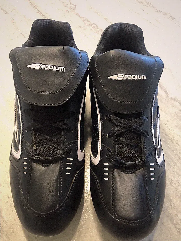 Men’s 10.5 BLK/WhT STADIUM Soccer Cleats