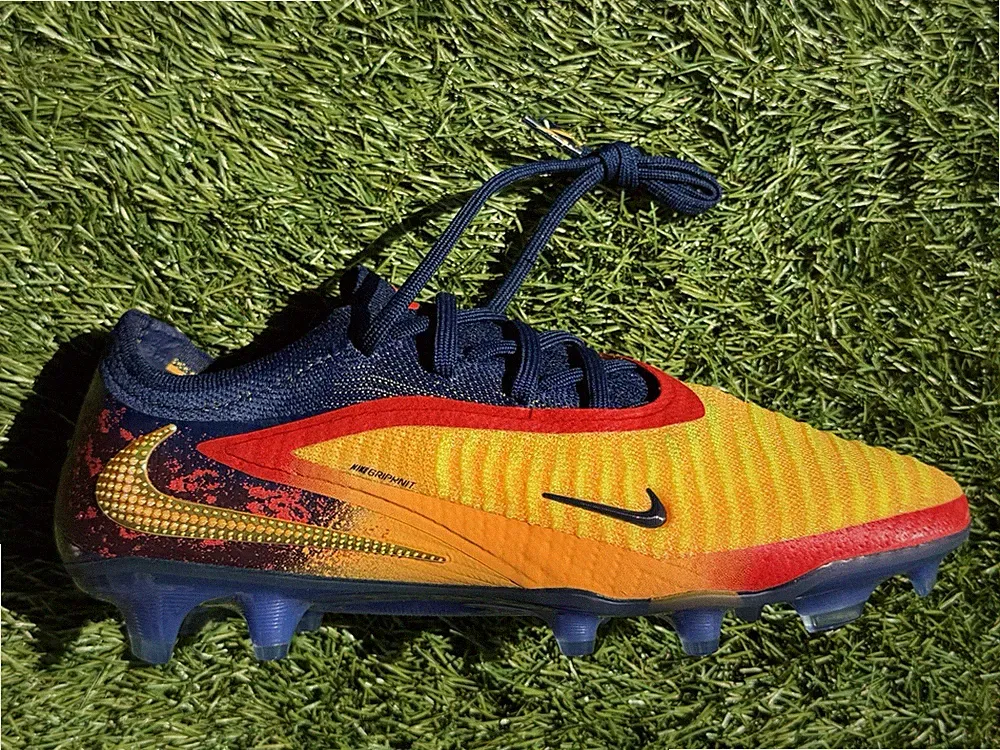 Men’s 4.5 Nike Phantom 6 Low Elite Firm Ground Soccer Cleats | HQ2332-800
