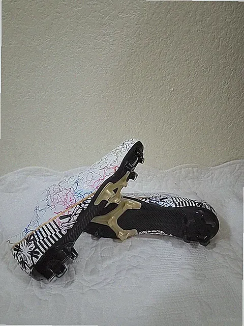 Men's & Boys' Soccer Cleats NEW Size 41 EU 8 US New