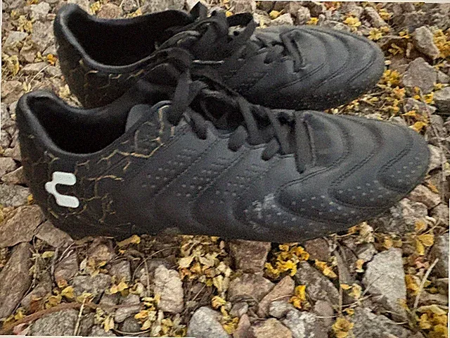 ✨Men’s Charly Cleats✨SIZE 8