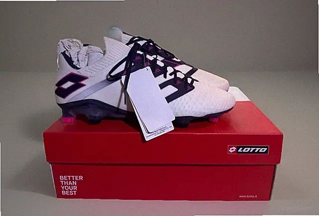 Men’s Lotto Maestro 100 IV FG Soccer Cleats Shoes White Blue 214590 size 9. NWT