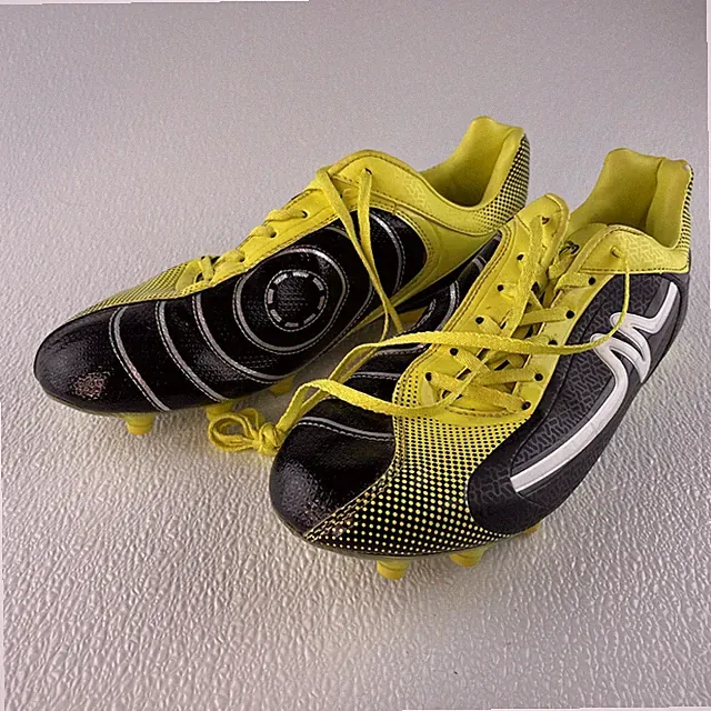 Men's Mitre Mirage Black/Yellow Soccer Cleats Size 10. 1/2 Lightly Used