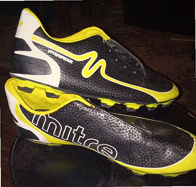 Men's Mitre Mirage Black/Yellow Soccer Cleats Size 10. 1/2 used 1 game only