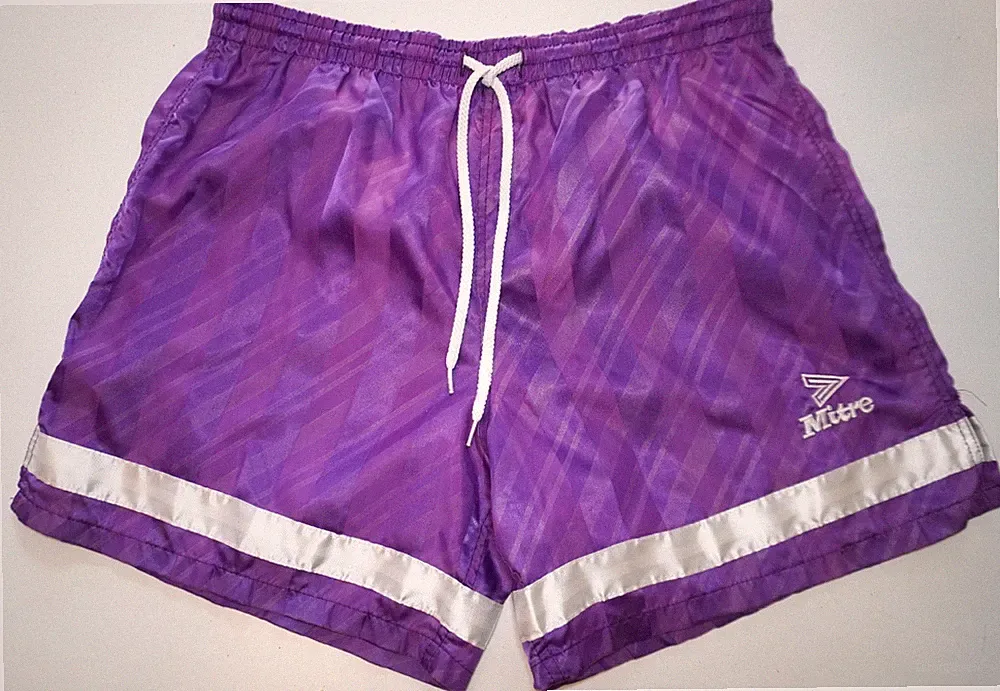 MEN'S NYLON PURPLE SOCCER SHORTS SIZE SM.