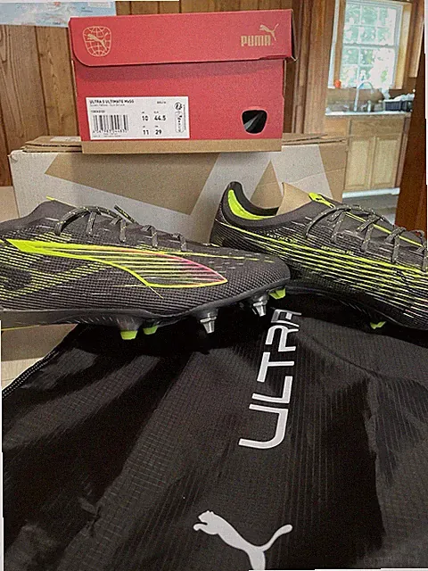 Men’s PUMA Ultra 5 Ultimate Soft Ground Cleats - Size US 11, UK 10, EU 44.5