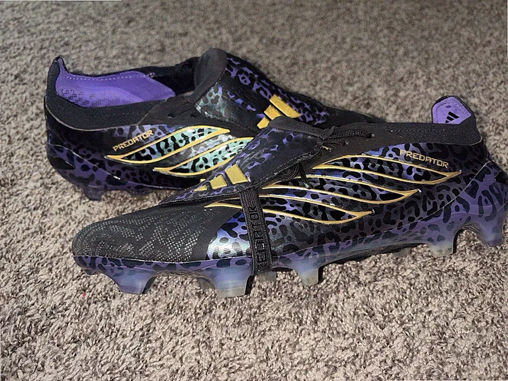 Men’s Size 10.5 Adidas Soccer Cleats. Adidas Predator Elite Fold Over Tongue FG