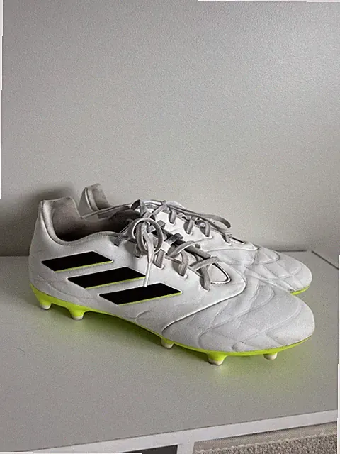 Men’s Size 9 Adidas Soccor Cleats