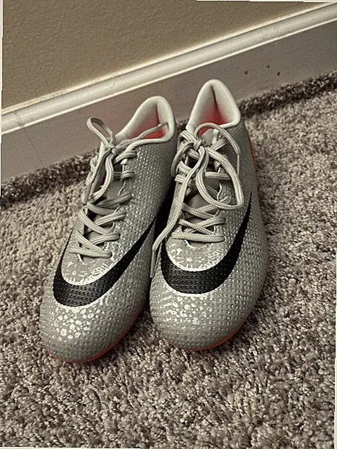 Men's Soccer Cleats for Boys Turf Shoes Football Boots Non-Slip Size 5Y