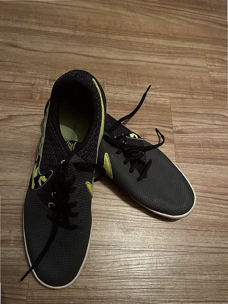 Men's Soccer Cleats Size US 10.5, Size 10 1/2.