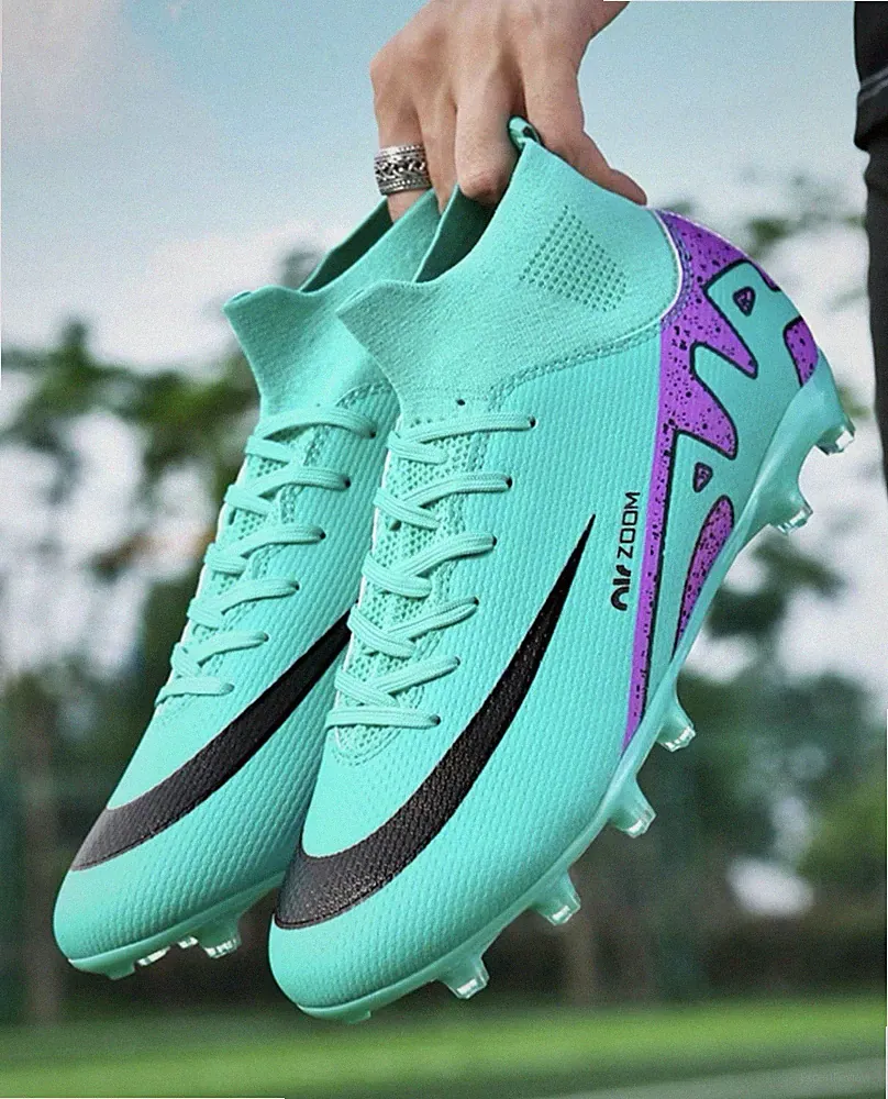 Men's Sporty Lace Up Soccer shoe size 9.5/10