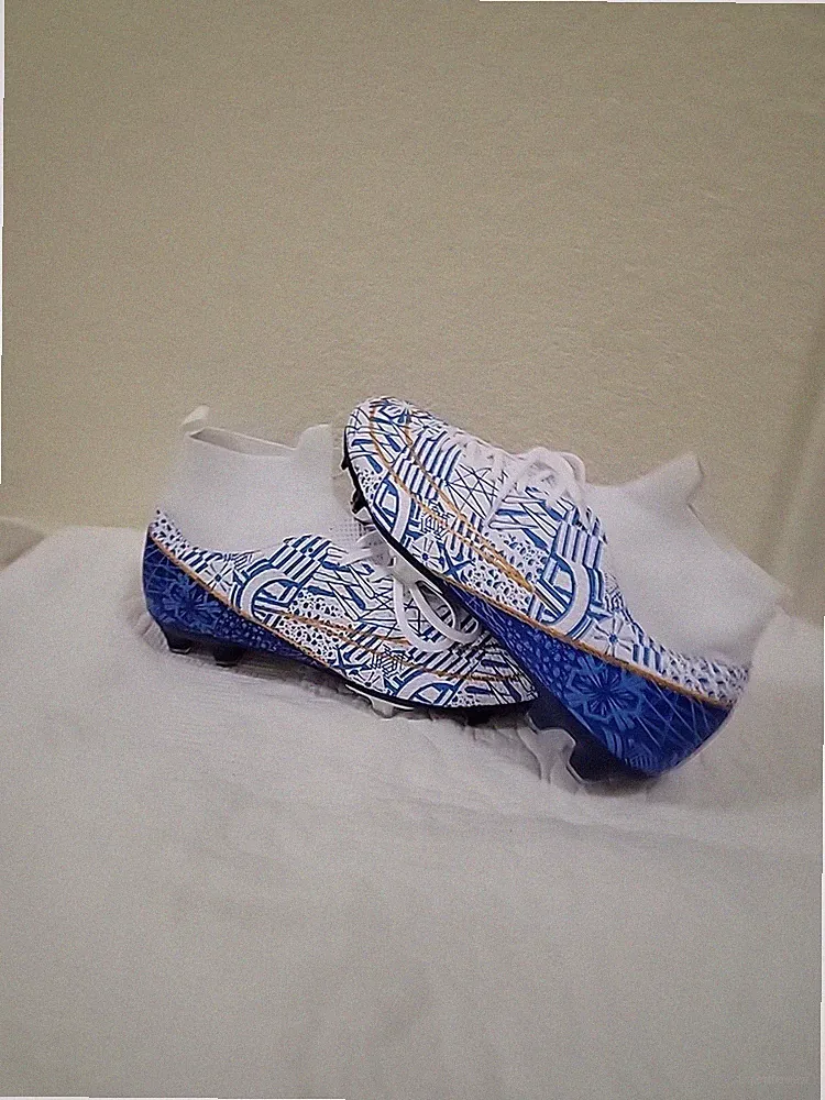Men's Unbranded Soccer Cleats Size US 7 / EU 40