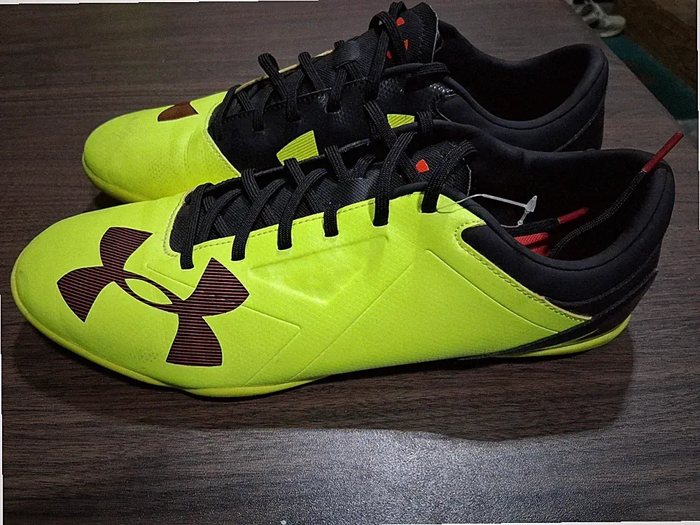 Men’s Under Armour Spotlight IN Indoor Soccer Shoes Size 10.5 Great Buy!