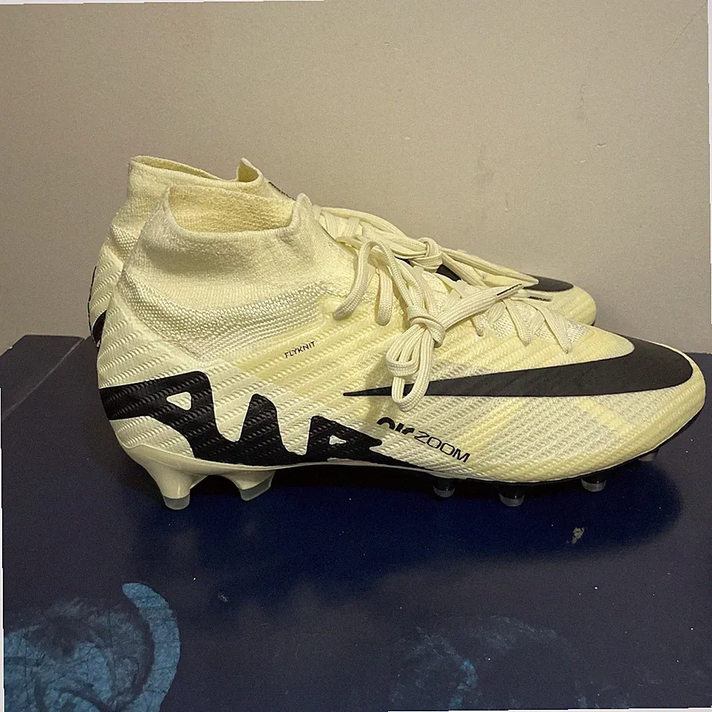 Men Size 8.5 -Nike Zoom Mercurial Superfly 9 Elite SG Soccer Cleats FD0245-700