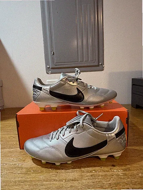 Men SZ 8.5- Nike Premier 3 FG Low Top Soccer Cleats Metallic Silver (HM0265-004)