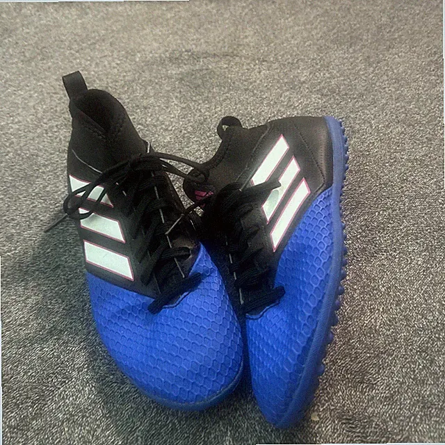 Mens Adidas 17.3 Indoor Futsal, Turf, Court Shoes - US 4.5 - Black, Blue, Pink