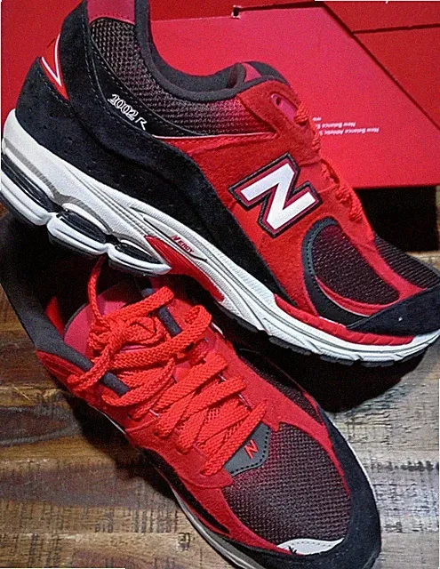 Mens New Balance True Red White Black Retro 2002R Suede Run U2002RZA New Sz 9.5