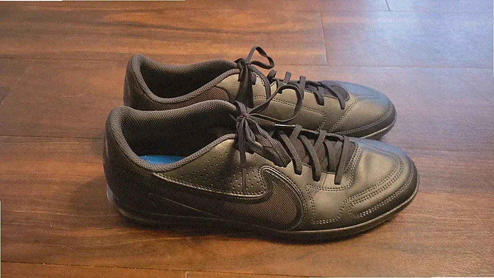 Mens size 11 black indoor soccer cleats