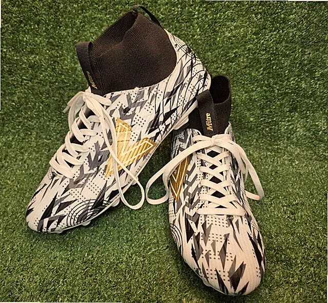 Mens Size 7 Mitre Strike Soccer Cleats White Futbol