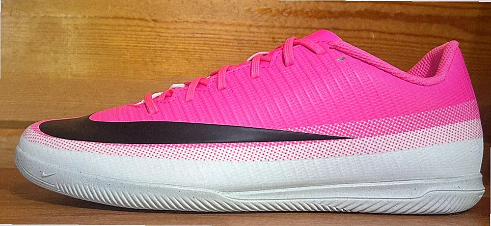 MENS SIZE 7 (W/8.5) Vapor 17 Club IC T Indoor Soccer Cleats WHITE/PINK (RARE)