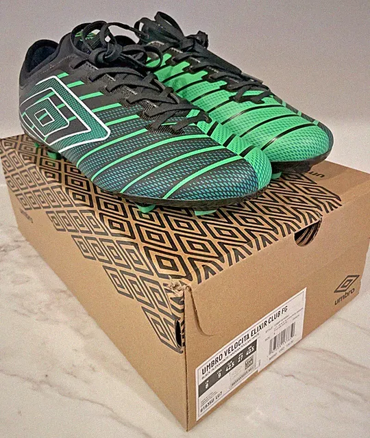 Mens Size 9, Green Black Umbro Velocita Elixir Club FG Soccer Cleats NEW IN BOX