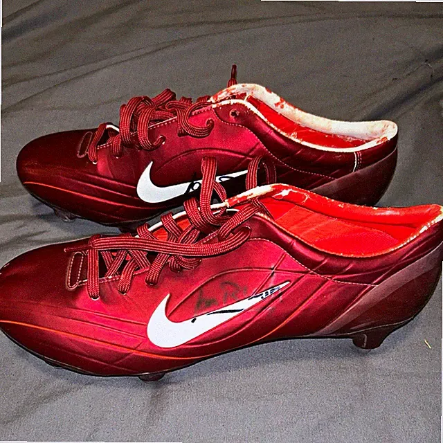 Mens vintage Nike Mercurial Vapor II football boots. Autographed by Ian Rush.