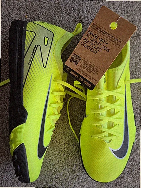 Mercurial Vapor 16 shoe FQ8284-700 5.5Y 5.5 neon Turf Soccer cleat shoe youth