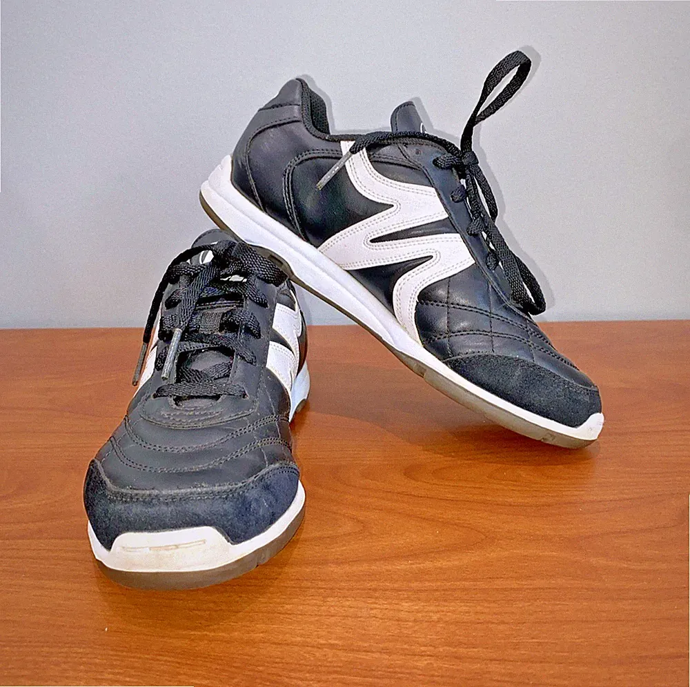 MITRE Black White Man Made MS4060 INDOOR SOCCER Shoes Mens US 6