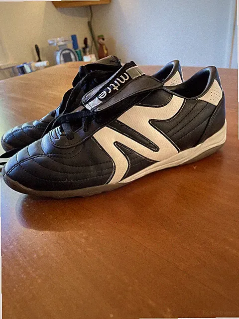 MITRE Black White Man Made MS4722 INDOOR SOCCER Shoes Mens US 7.5 UK 7 EUR 40.5