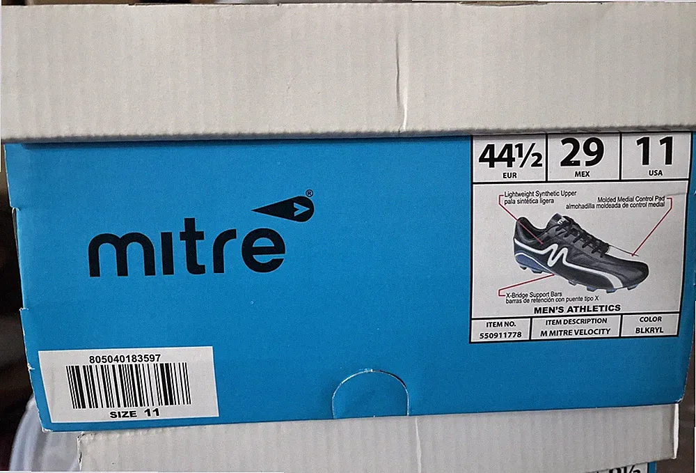 MITRE Men's SOCCER FOOTBALL CLEATS Size 11 Strike Grip NIB