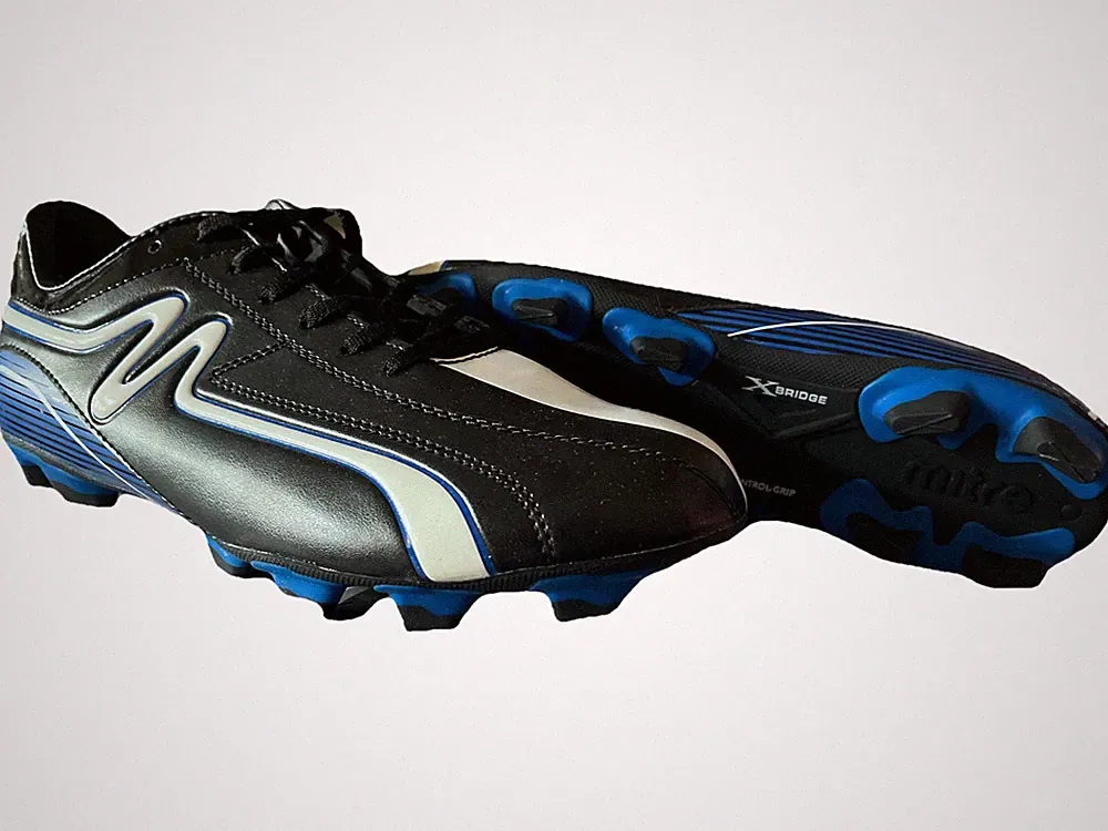 MITRE Men's SOCCER FOOTBALL CLEATS Size 12 Strike Grip NIB