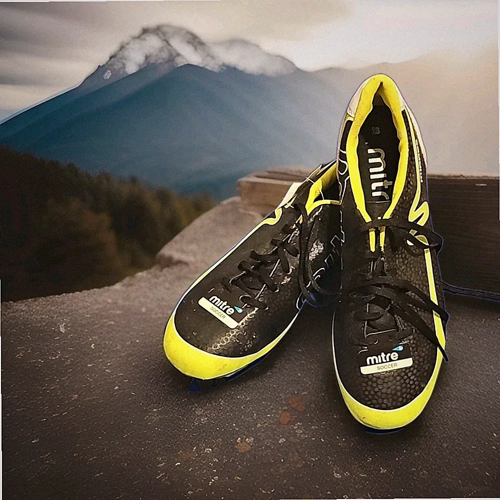 MITRE MIRAGE Soccer Cleats Mens 10 1/2 Shoes With X-Bridge Control Grip Adult