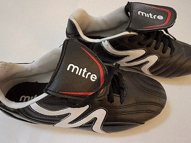 Mitre Soccer Cleats Unisex Black & White M54545 - Size 3 -Imperfect Pre-Owned
