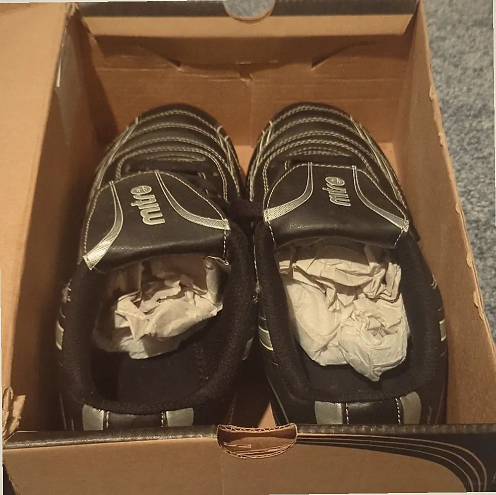 Mitre Valhalla Boys' Soccer Cleats Black/Silver US 6 EU 38.5