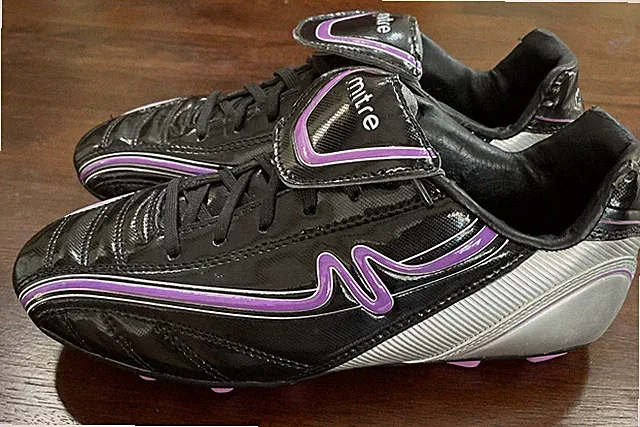 Mitre Valhalla II Soccer Cleats Girl Unisex Size 4.5 Black Purple