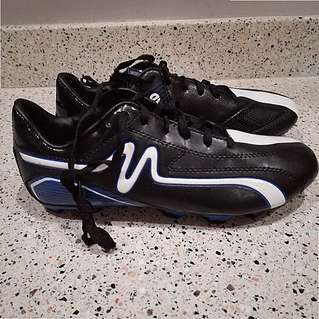 Mitre Velocity men's soccer and football cleats black/blue 7.5 New