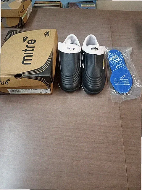 Mitre Venom Cleats Black And Gold Size 3