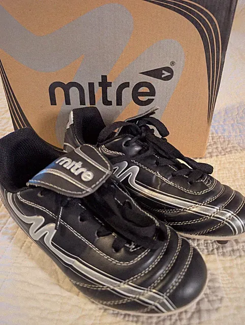 Mitre Youth Size 1 Valhalla Black Soccer Cleats, Clean and Great Condition!