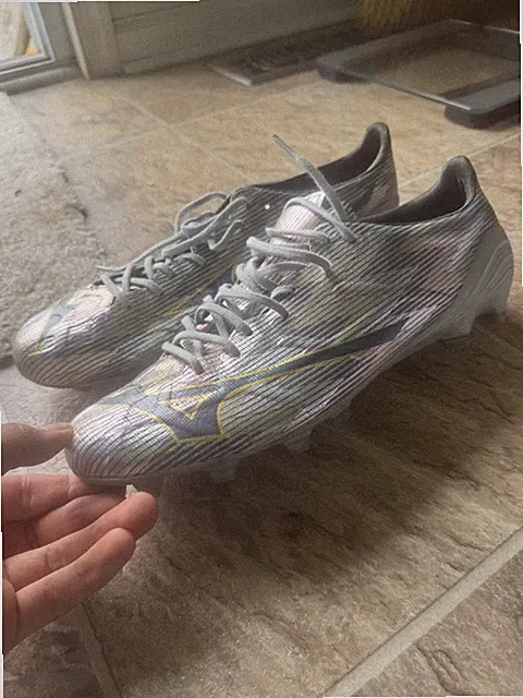 Mizuno Alpha 2 Elite FG Soccer Cleats Mens Size 11 Galaxy Silver Gold Worn Once